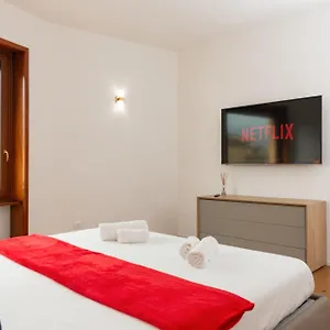 Apartment Free Parking - 5 Star - Sauna Luxury, Milan